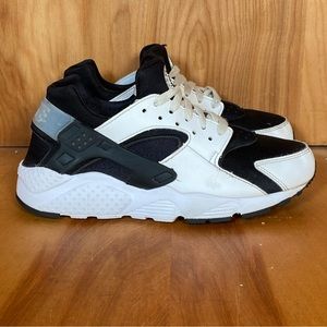Womens 8 Youth 6.5 Nike Air Huarache Athletic Shoes Black White SEF1056